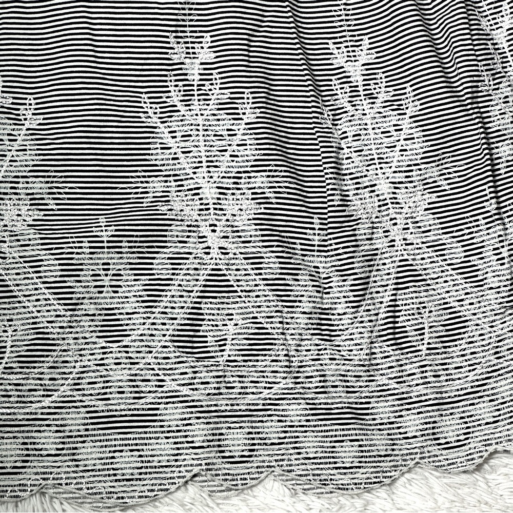 NY Collection Black White Striped Skirt w/ Embroidered Hem | Size 6 - Picture 8 of 15